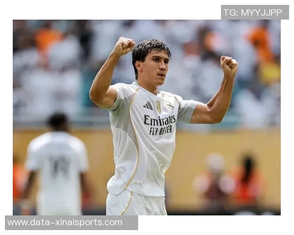 连续两赛季带不同球队欧战做客安菲尔德，阿隆索成历史第三人